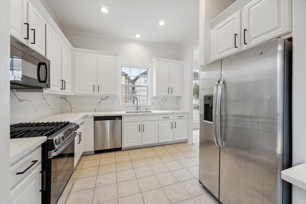 1312 Cohn St - Photo 6 of 23