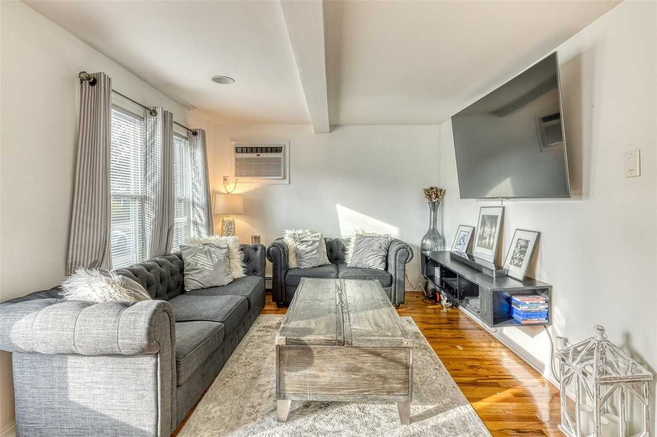 88 Chestnut St - Photo 2 of 18