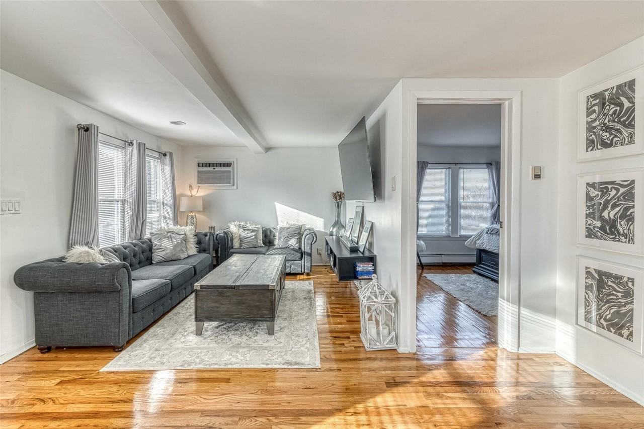 88 Chestnut St - Photo 5 of 18