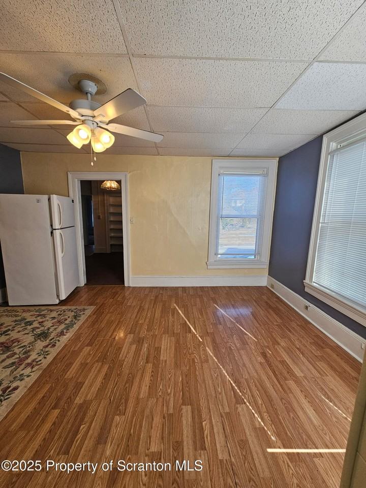 1108 E Gibson St - Photo 3 of 8