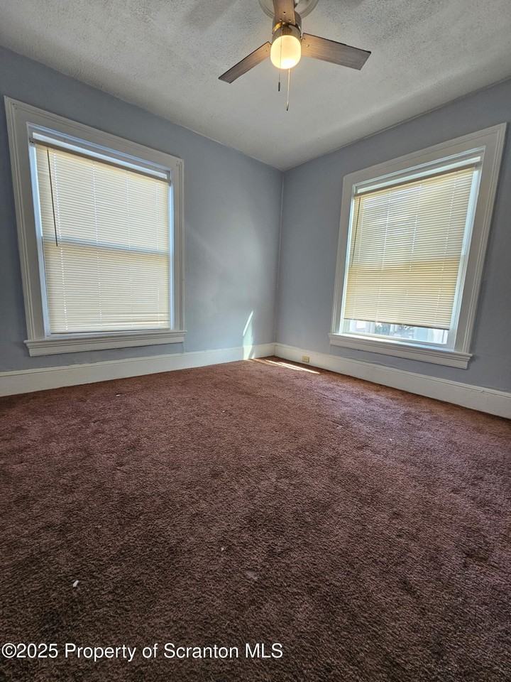 1108 E Gibson St - Photo 4 of 8