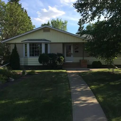 9504 69a St Nw - Photo 3 of 17