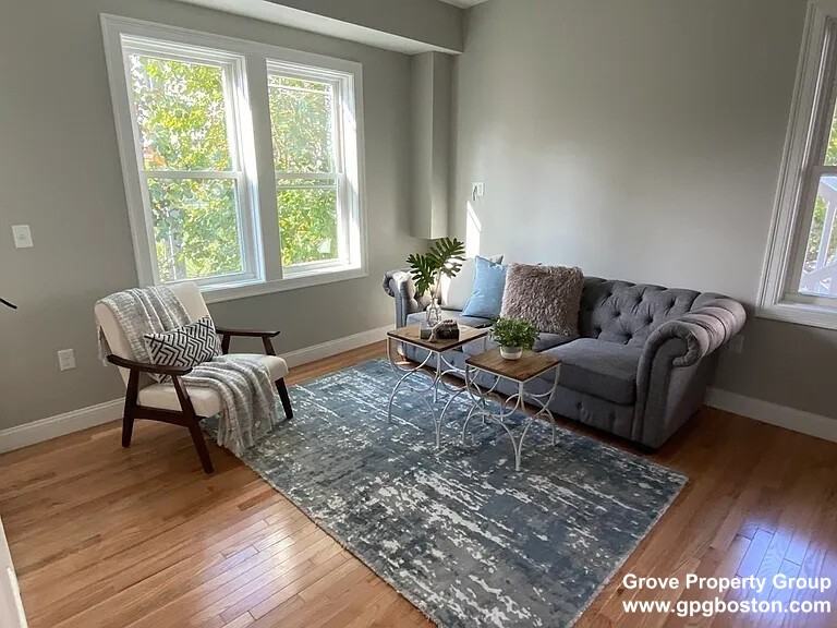 828 E 2nd St #3 - Photo 3 of 10