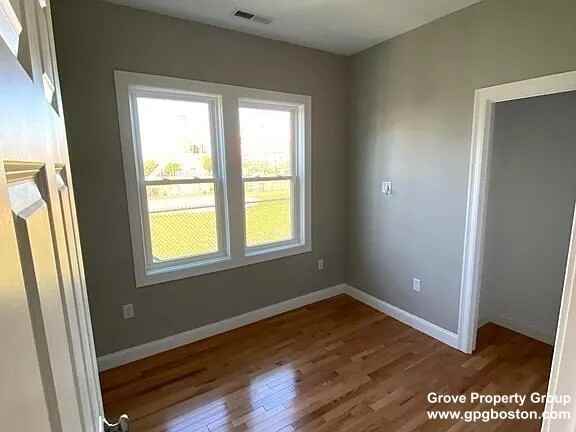 828 E 2nd St #3 - Photo 6 of 10