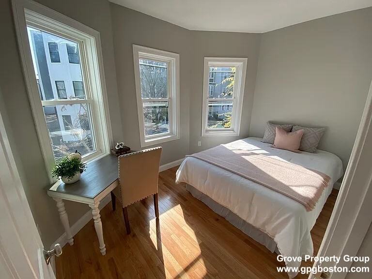 828 E 2nd St #3 - Photo 7 of 10