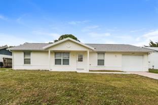 237 Sw Pisces Ter - Photo 1 of 1
