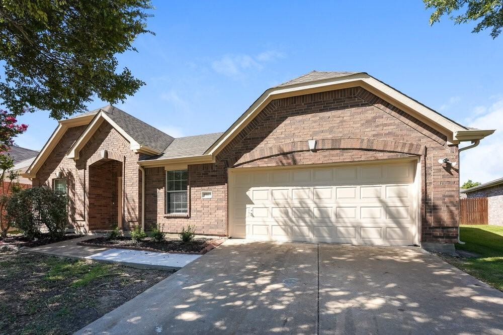 1013 Bainbridge Ln - Photo 3 of 16
