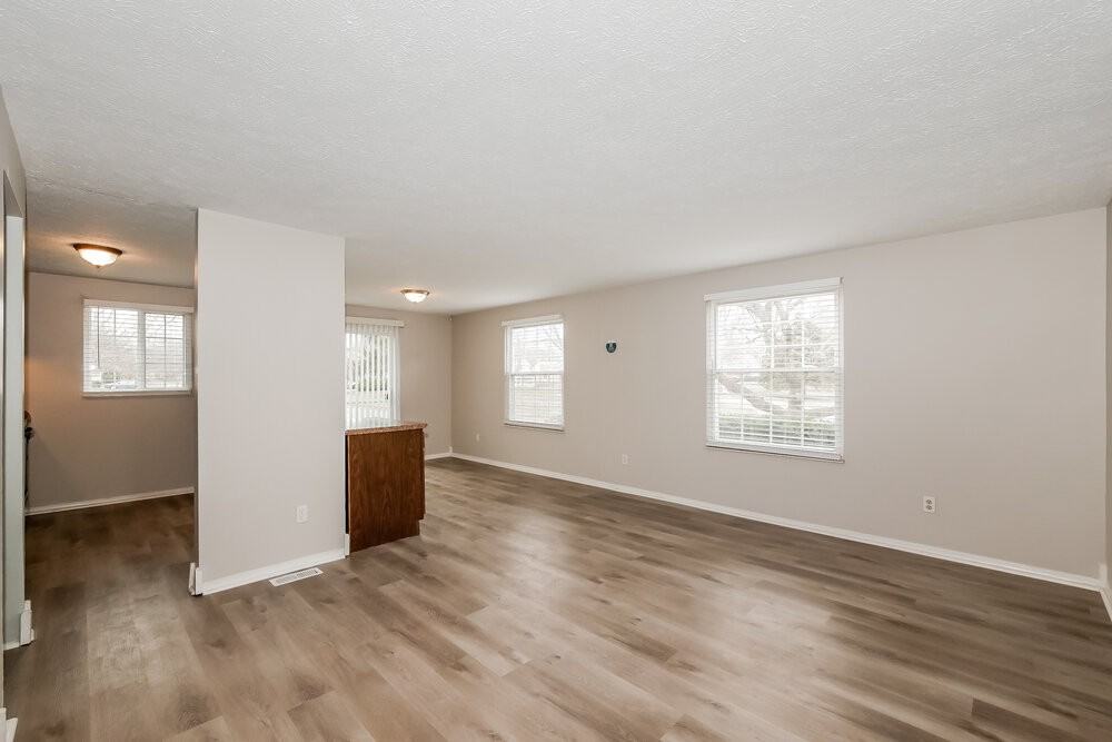 5575 Freedom Ct - Photo 6 of 18