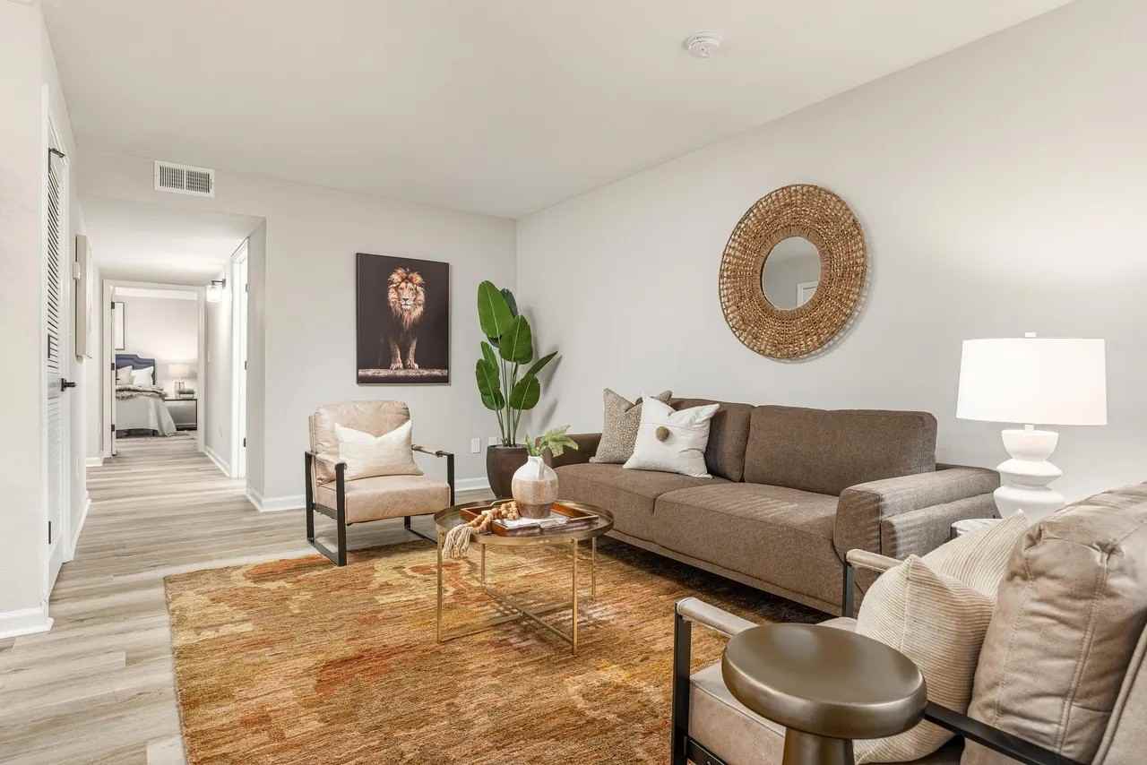 The Firefly - Photo 4 of 55