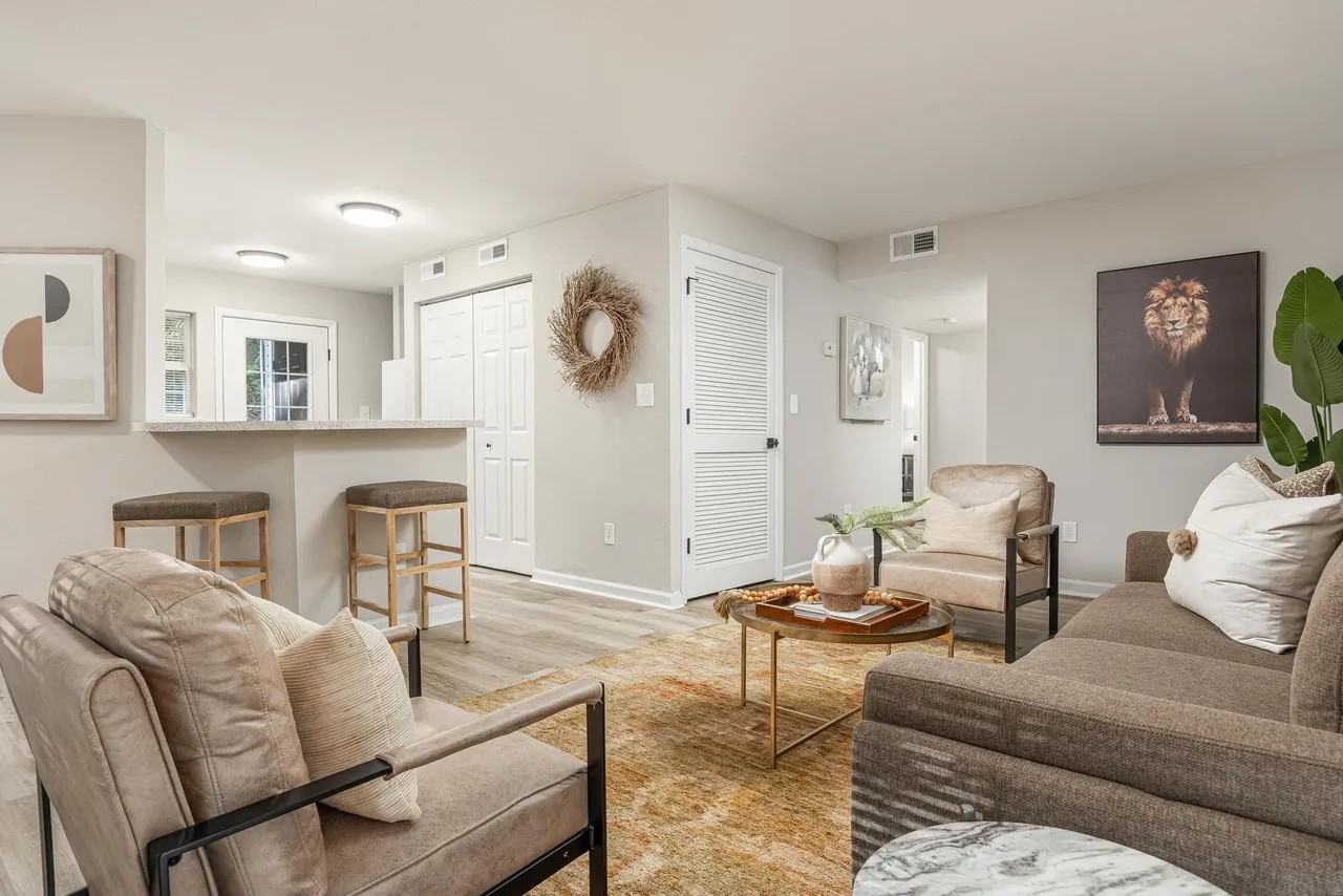 The Firefly - Photo 7 of 55