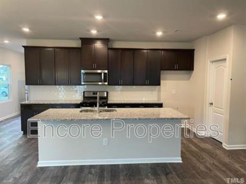137 Wilbur Lake Dr - Photo 2 of 19