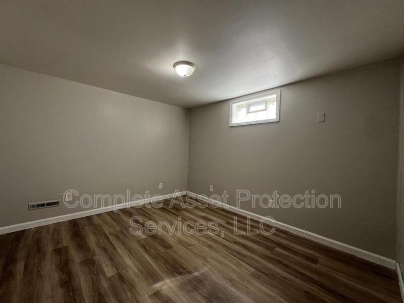 2450 Wells St - Photo 3 of 12