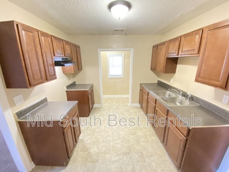 1525 Elliston Rd - Photo 3 of 10