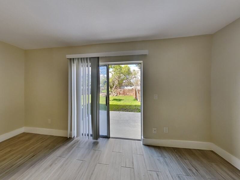 542 Verbena Ct - Photo 7 of 16