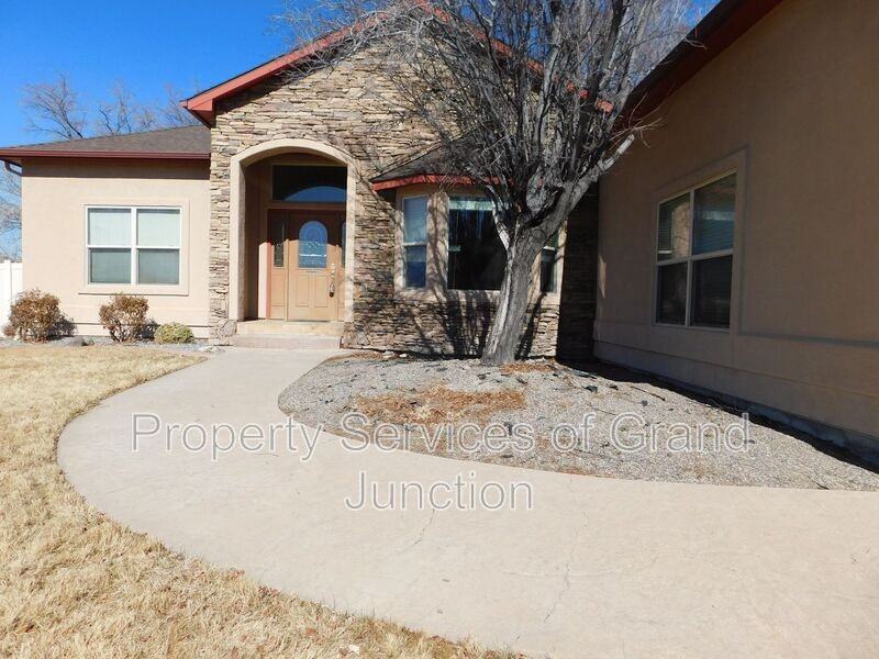 2618 Foxglove Ct - Photo 2 of 29