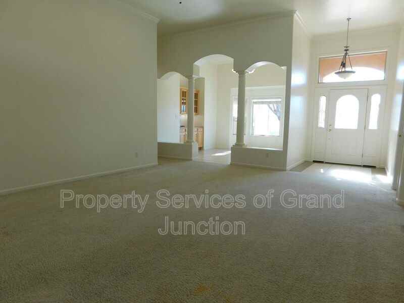 2618 Foxglove Ct - Photo 5 of 29