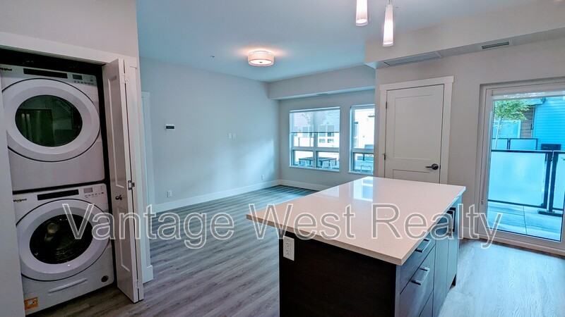 209 Hollywood Rd S - Photo 3 of 11