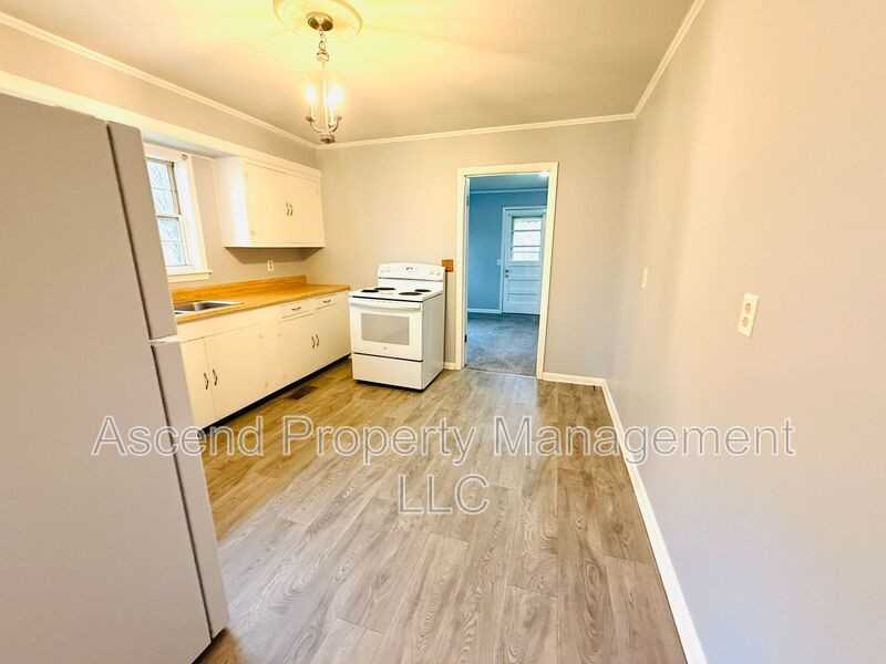 690 Brock Cir - Photo 4 of 16