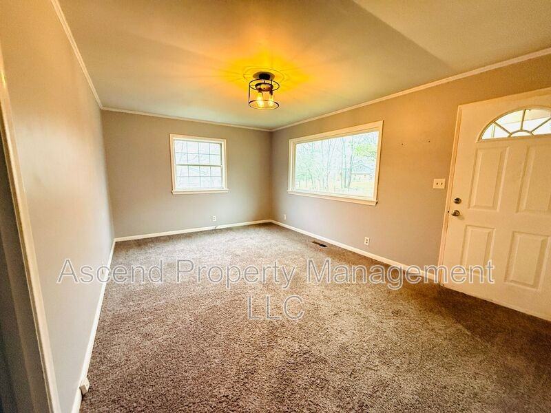 690 Brock Cir - Photo 6 of 16