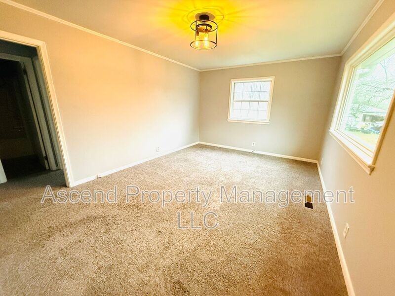 690 Brock Cir - Photo 7 of 16