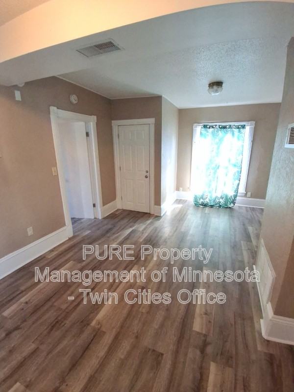 2632 Grand St Ne - Photo 2 of 19