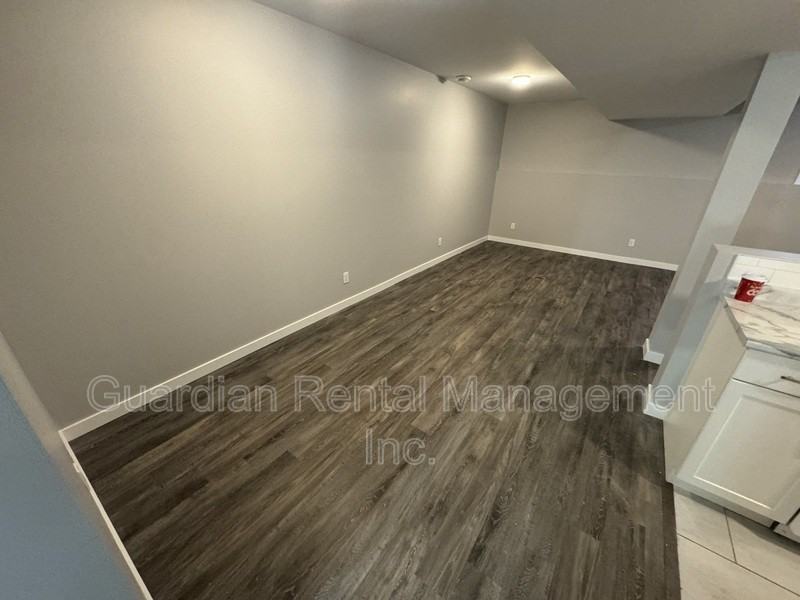 1516 Walsh St E #B - Photo 2 of 11
