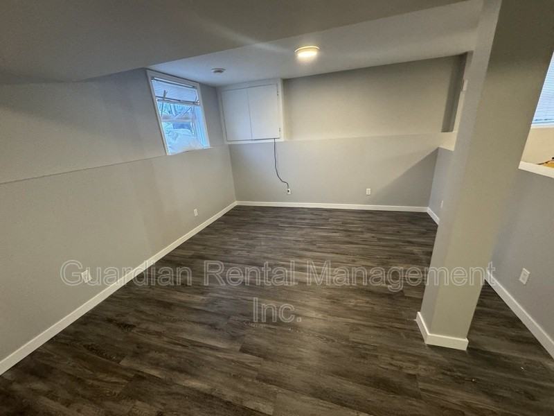 1516 Walsh St E #B - Photo 3 of 11