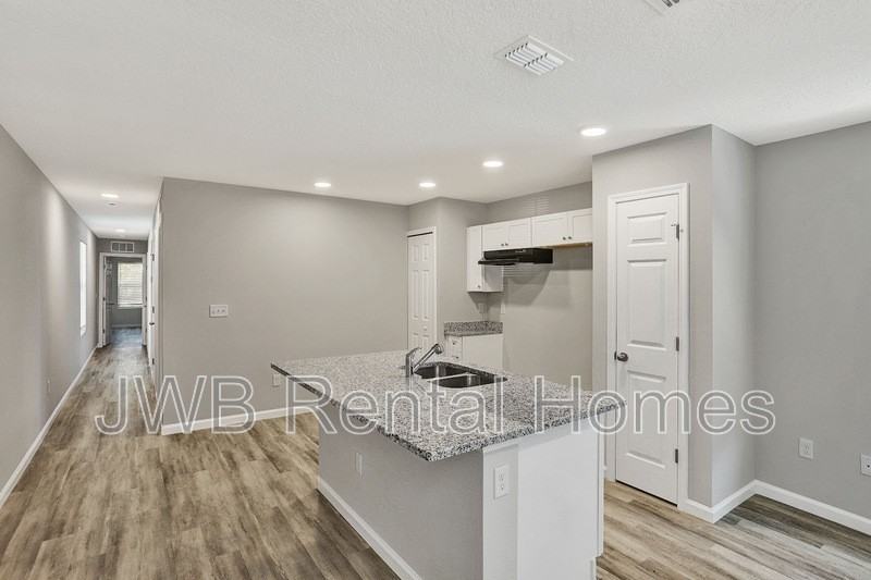 627 Odessa St - Photo 2 of 16