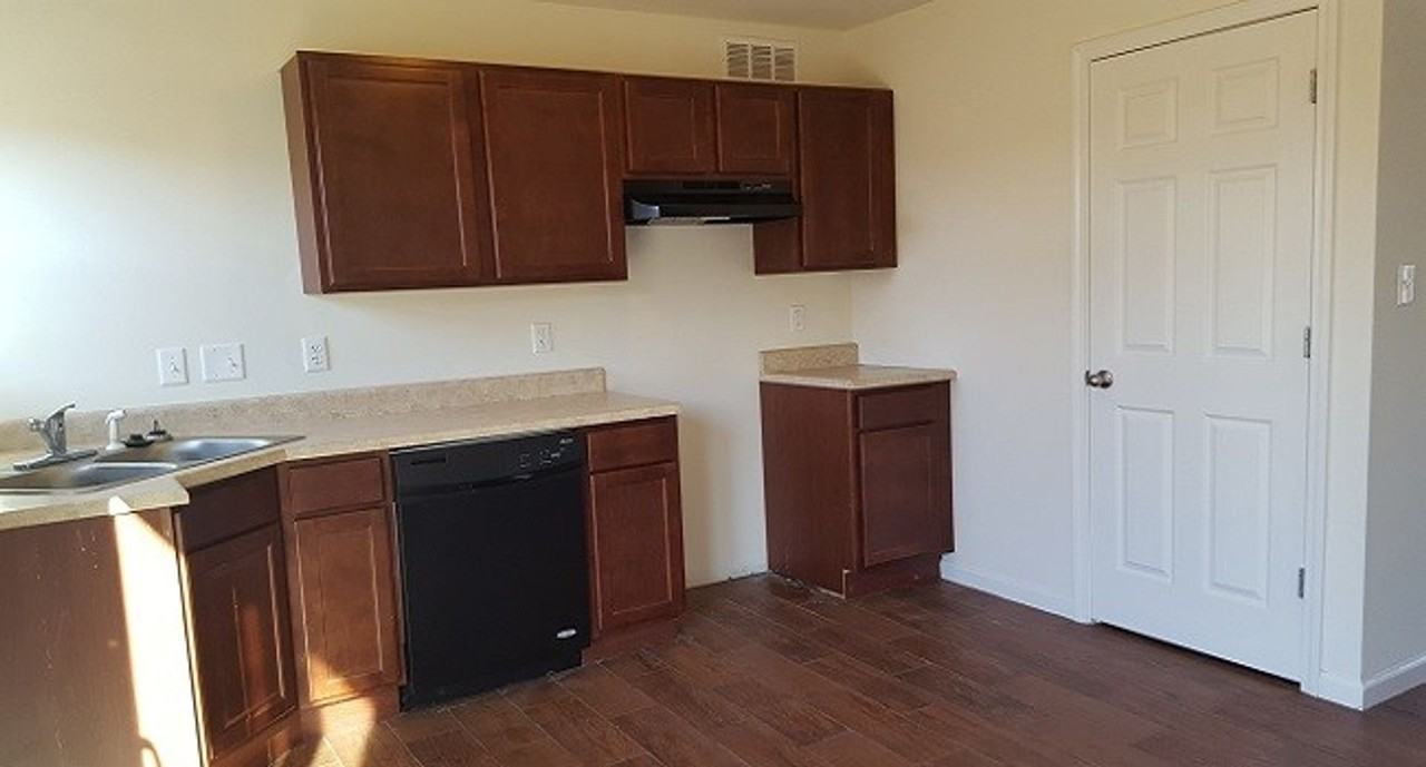 145 Bogart Blvd - Photo 2 of 4