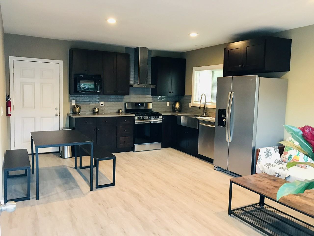 681 Locust St - Photo 2 of 9