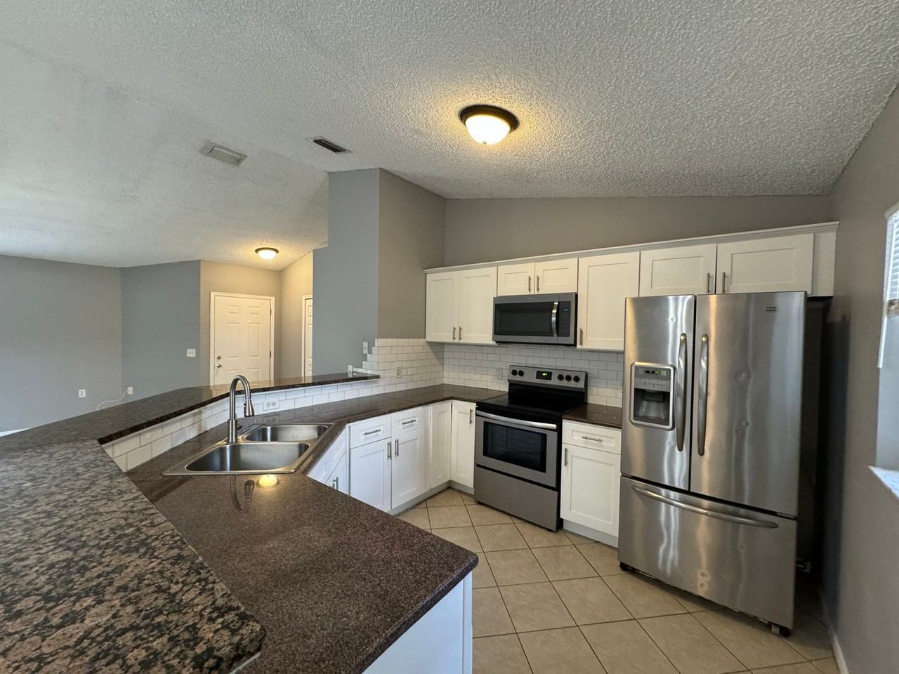 291 Charles Ave - Photo 3 of 17