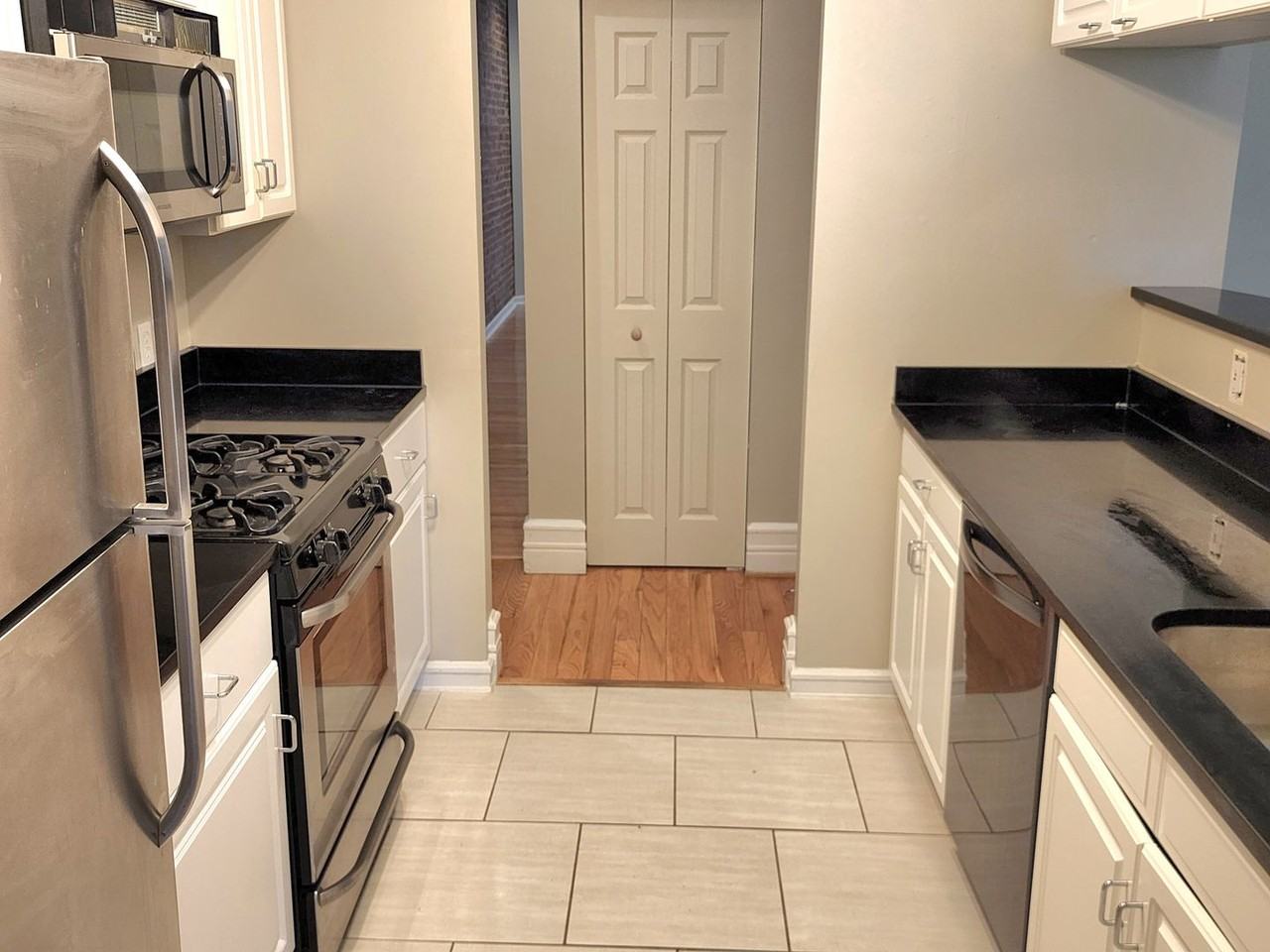 2030 Rutger St - Photo 4 of 12