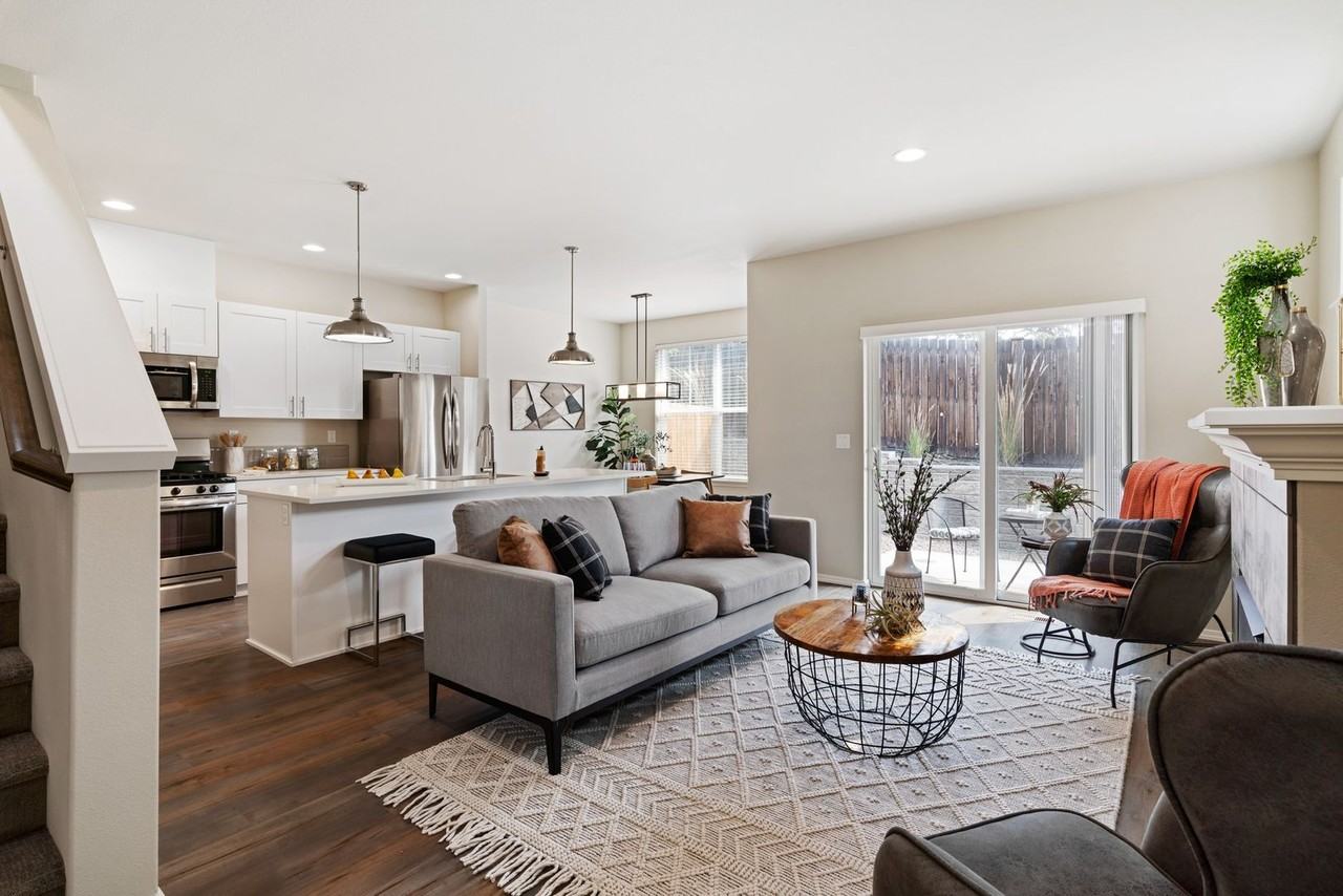 2352 Ne 6th St - Photo 2 of 26