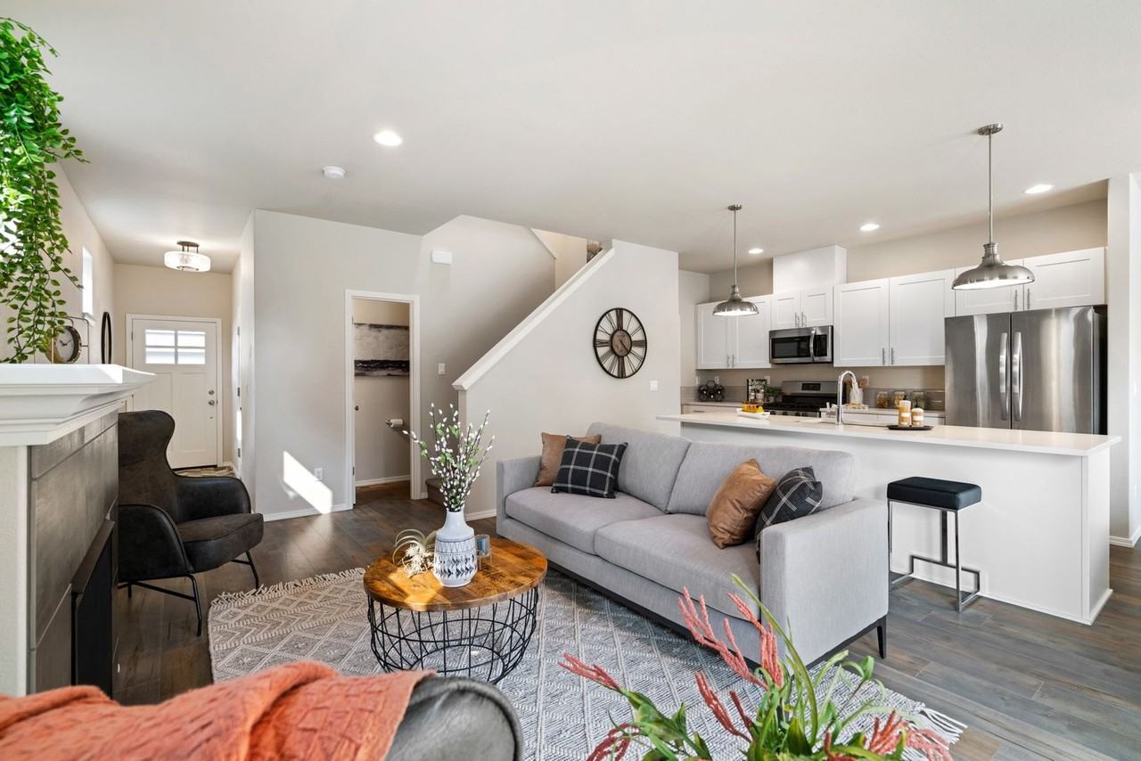 2352 Ne 6th St - Photo 3 of 26