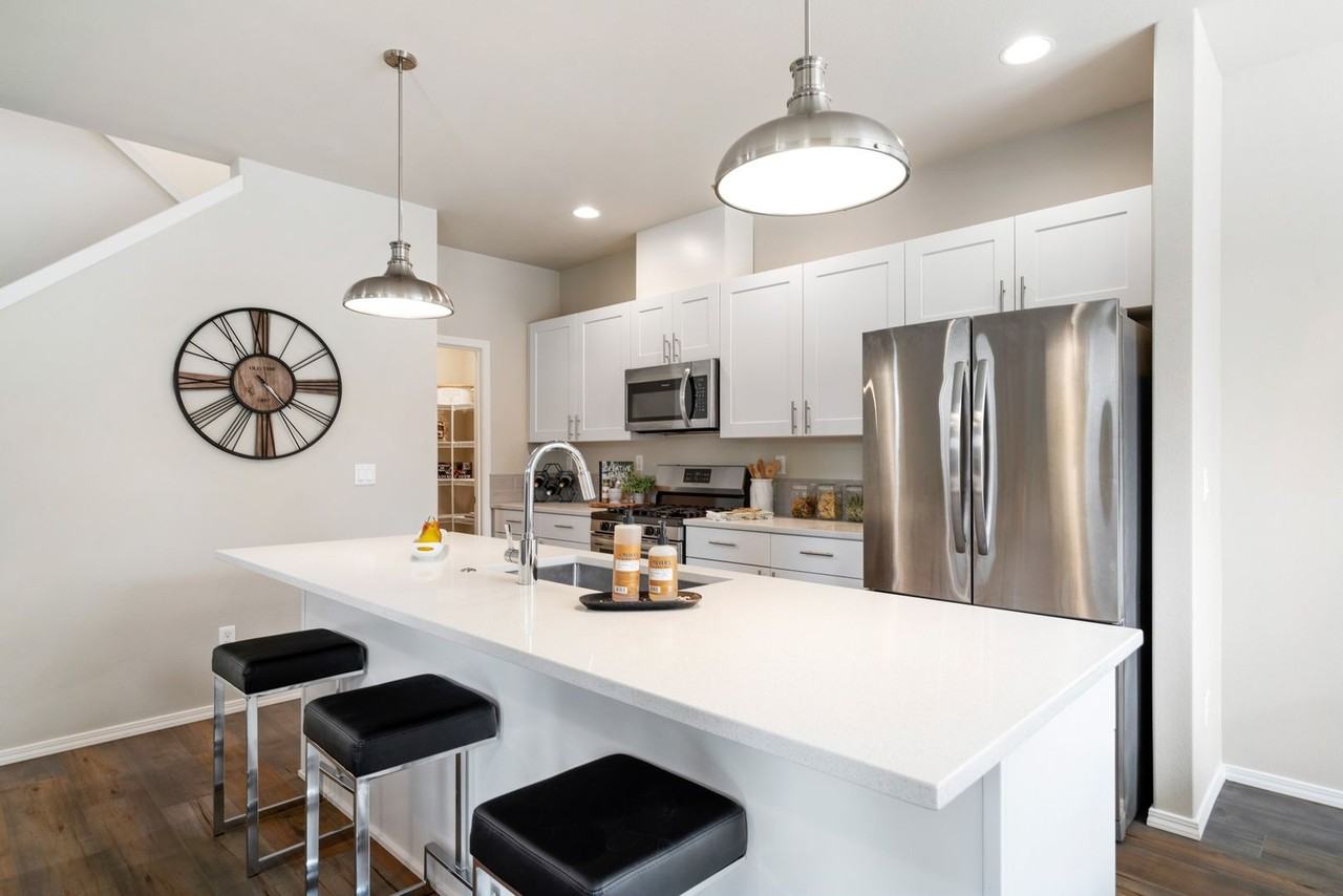 2352 Ne 6th St - Photo 5 of 26