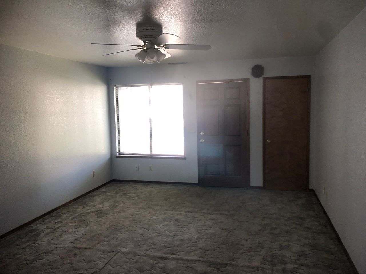 1300 N Rosemore Ave - Photo 3 of 7