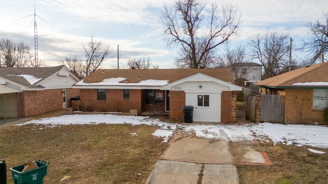 3016 Sw 68th St - Photo 2 of 18