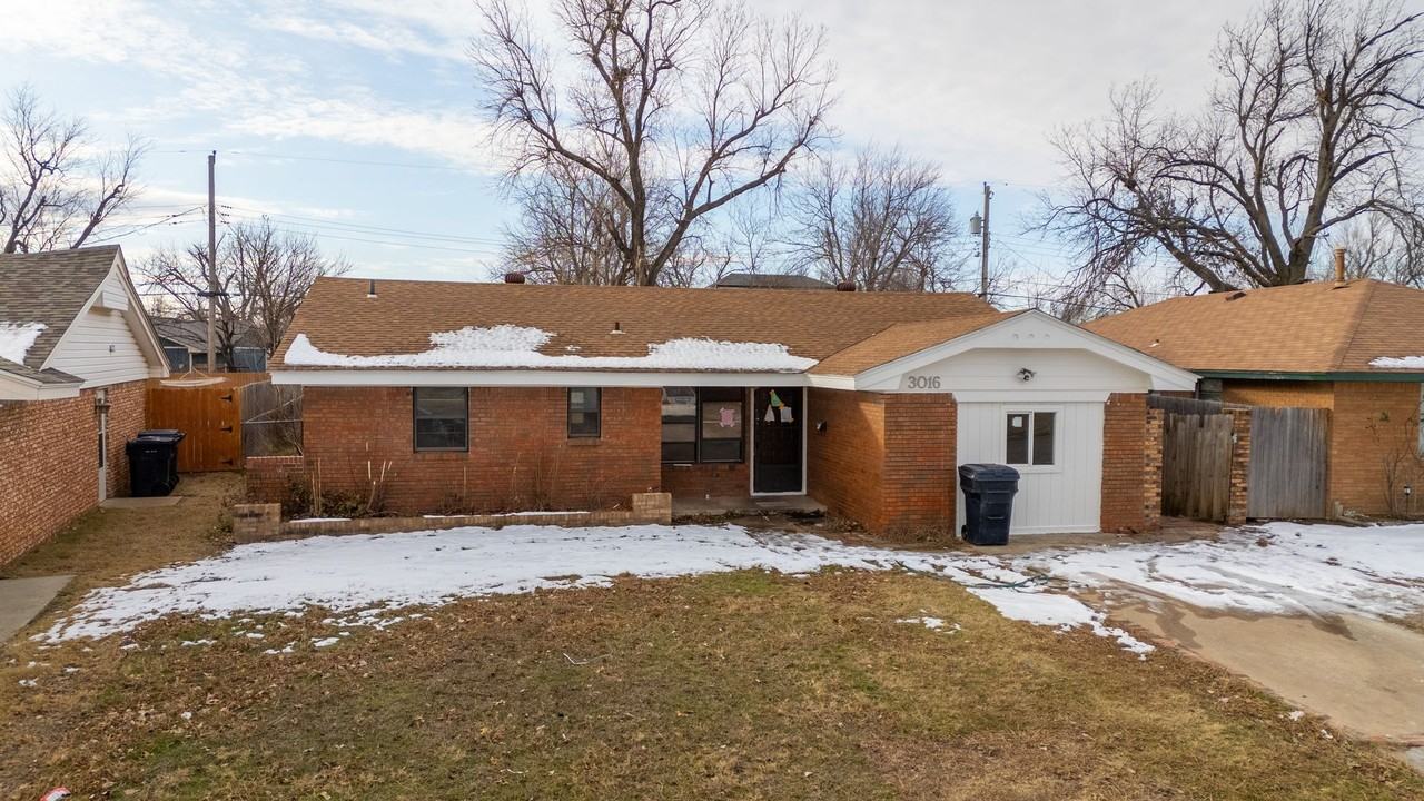 3016 Sw 68th St - Photo 3 of 18