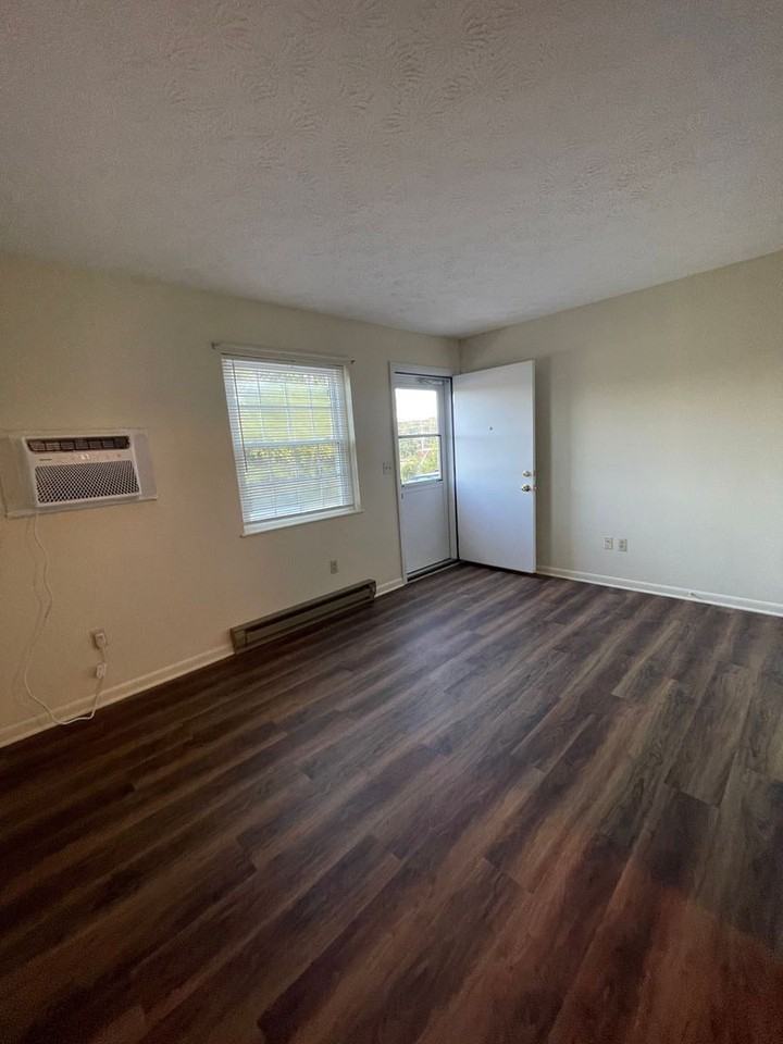 203 Rockingham Dr Apt E - Photo 2 of 7