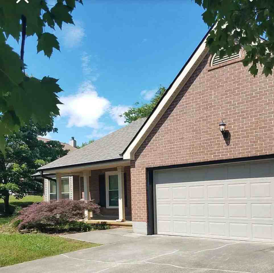 1633 Clear Brook Dr - Photo 2 of 18