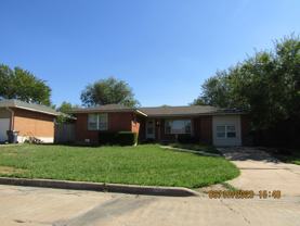 3830 Nw Euclid Ave - Photo 1 of 1