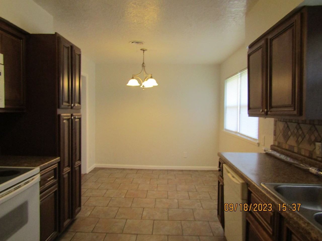 3830 Nw Euclid Ave - Photo 3 of 25