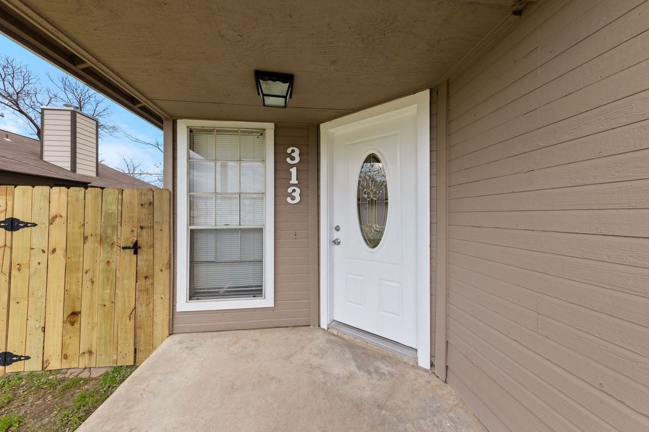 313 Greenlawn Blvd - Photo 2 of 28
