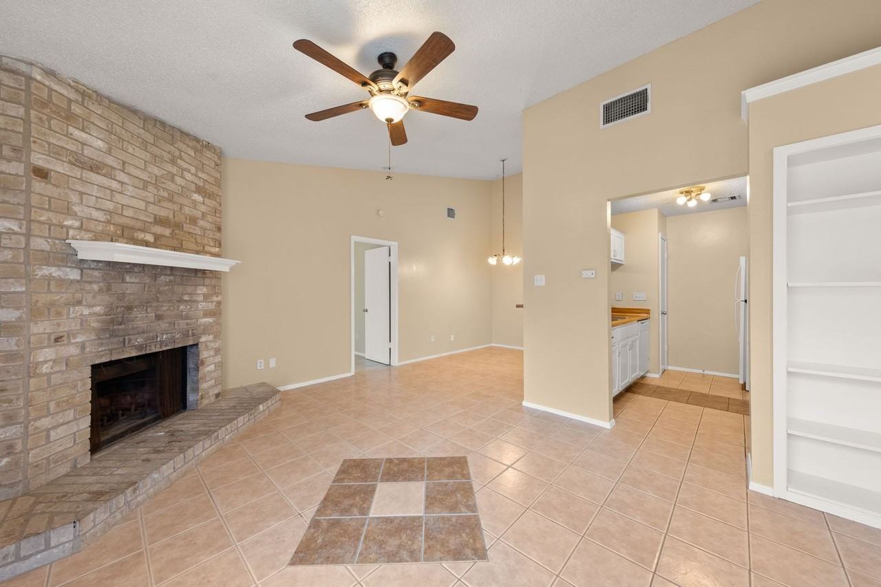 313 Greenlawn Blvd - Photo 4 of 28