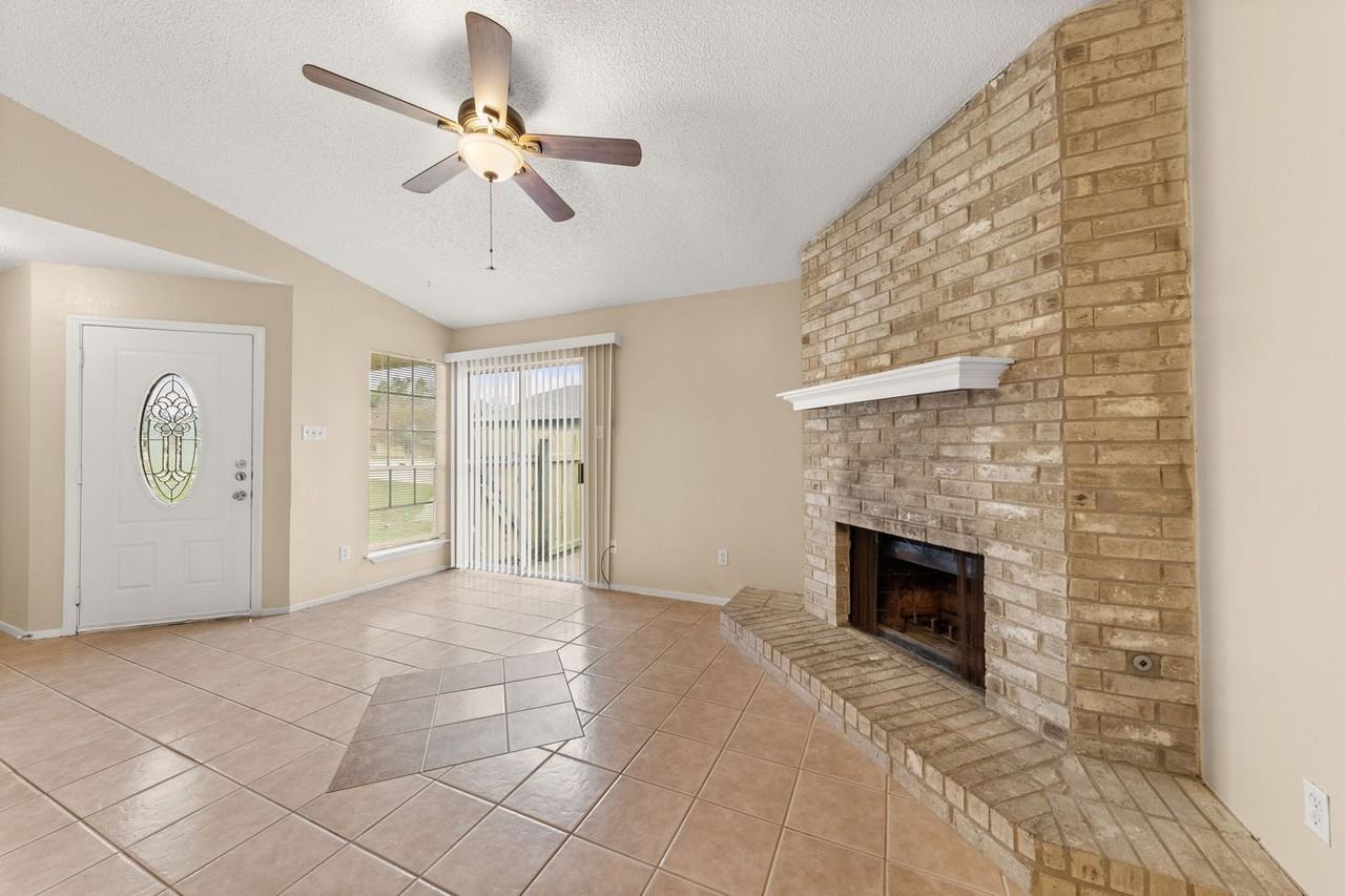 313 Greenlawn Blvd - Photo 5 of 28