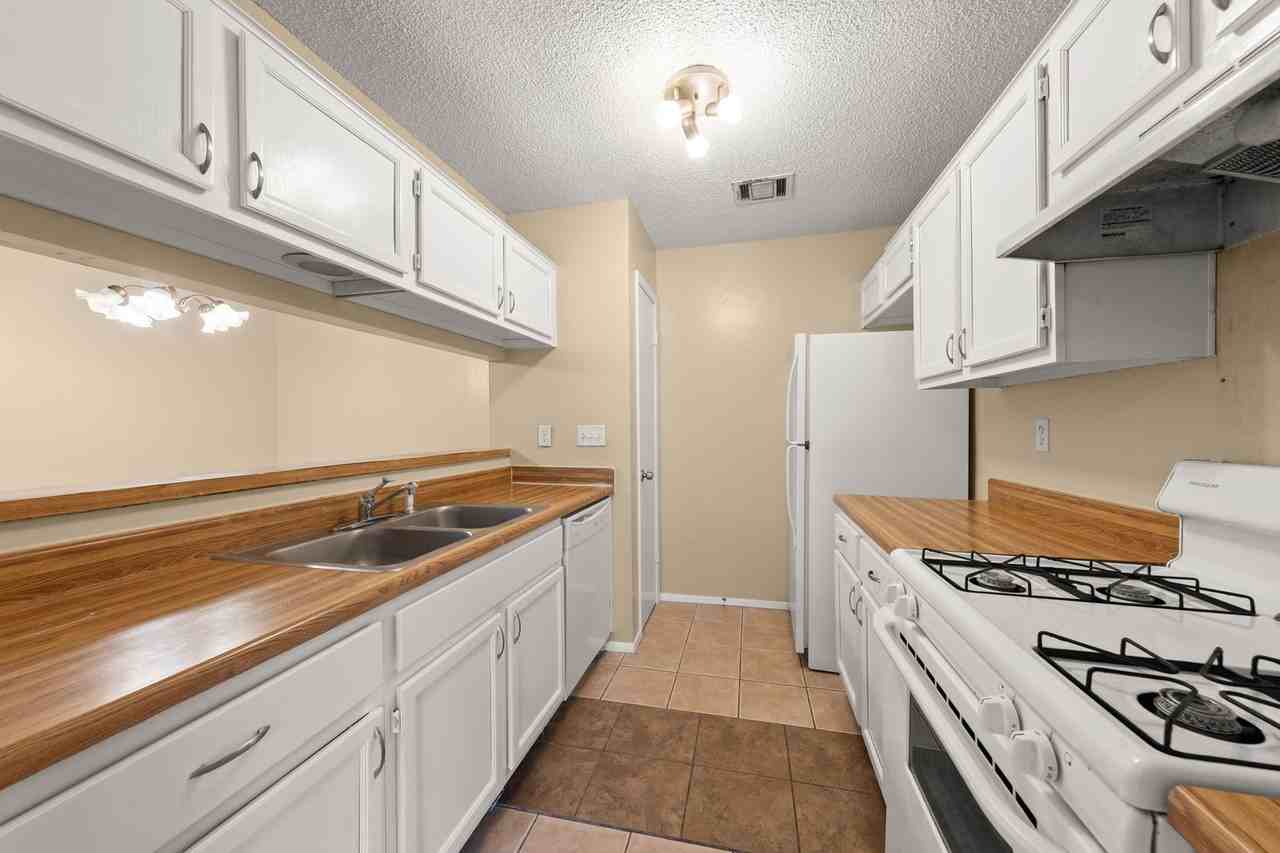 313 Greenlawn Blvd - Photo 7 of 28