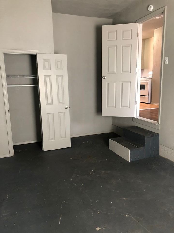 403 W 50th St N - Photo 2 of 10