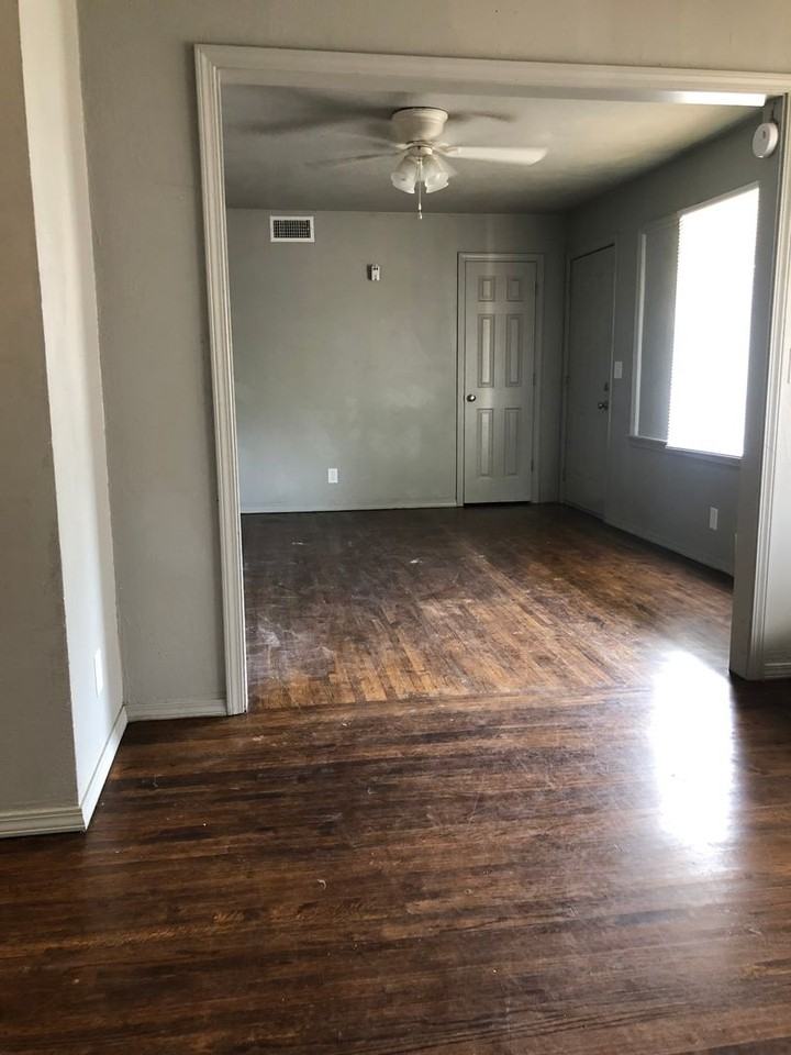 403 W 50th St N - Photo 3 of 10