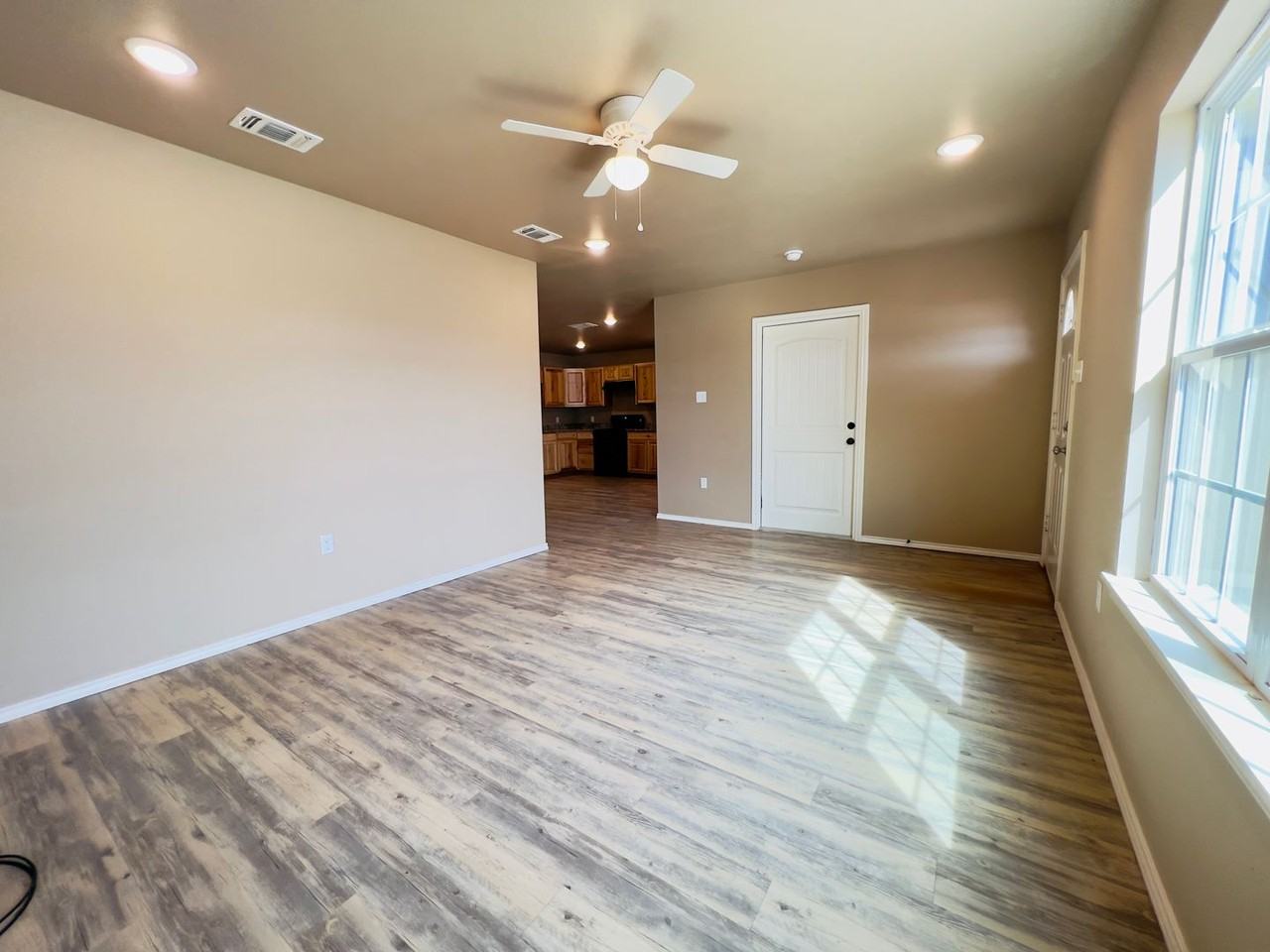 519 44th St - Photo 2 of 11