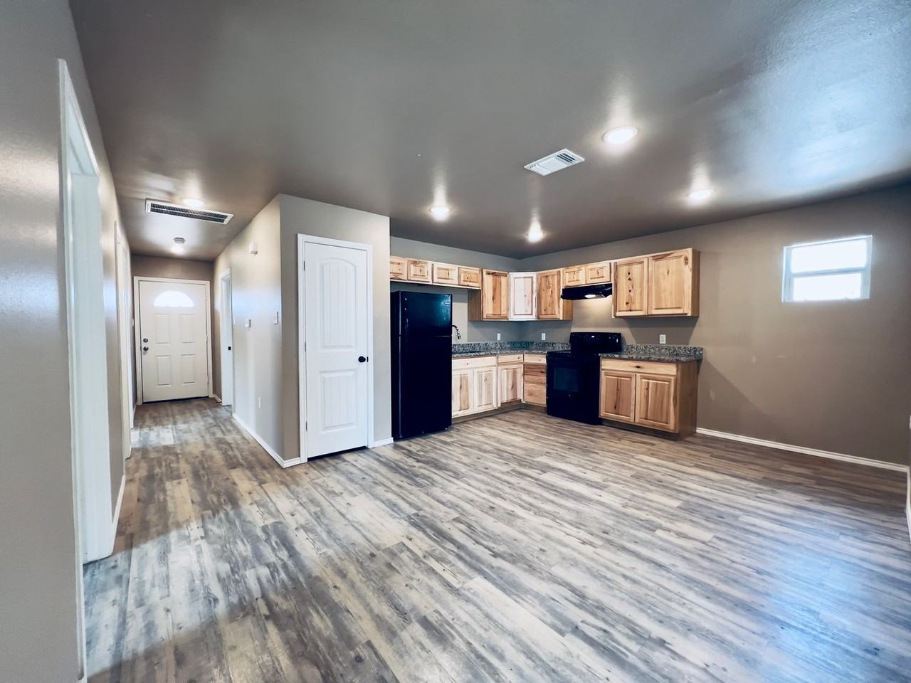 519 44th St - Photo 3 of 11